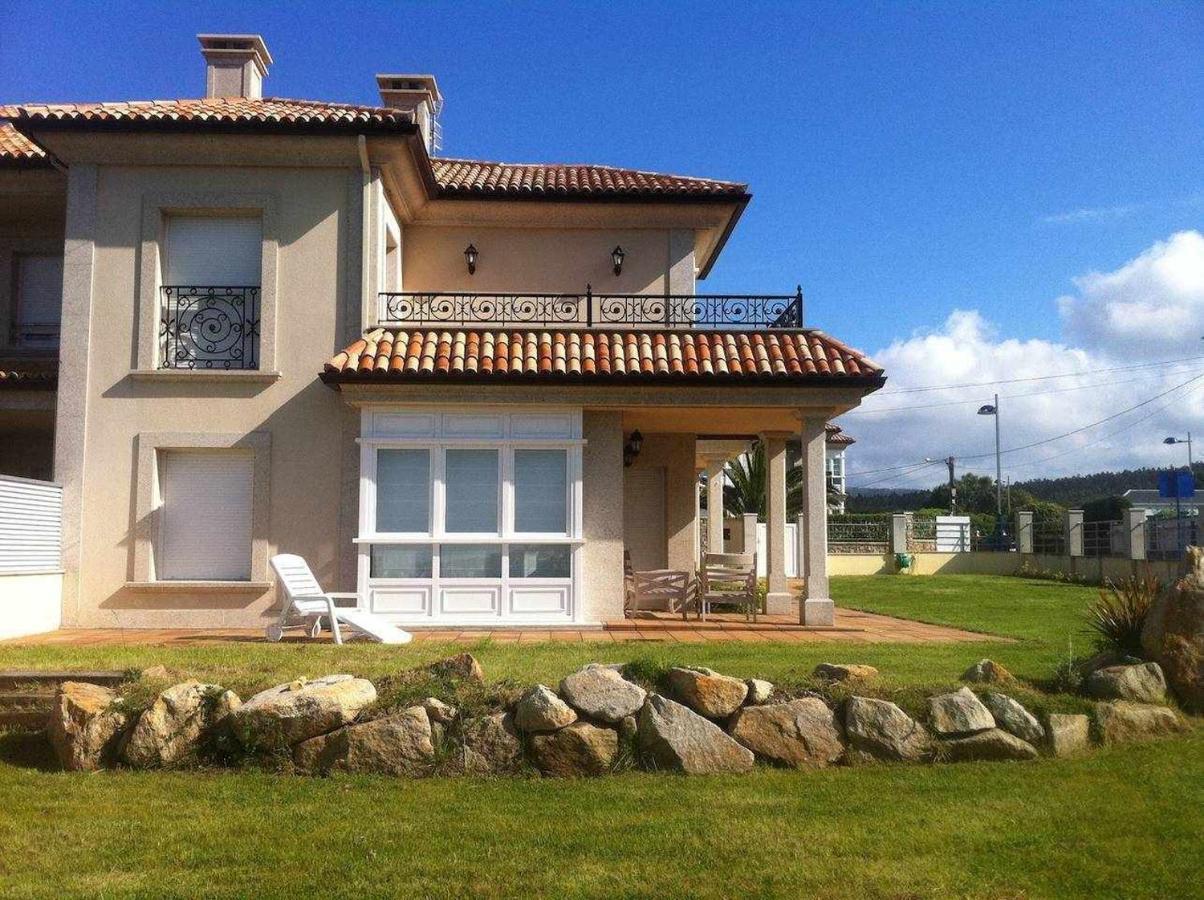 فيلا Burelaفي Chalet Pareado Con Jardin En 1ª Linea De Mar المظهر الخارجي الصورة