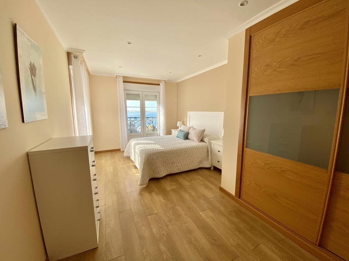 فيلا Burelaفي Chalet Pareado Con Jardin En 1ª Linea De Mar المظهر الخارجي الصورة